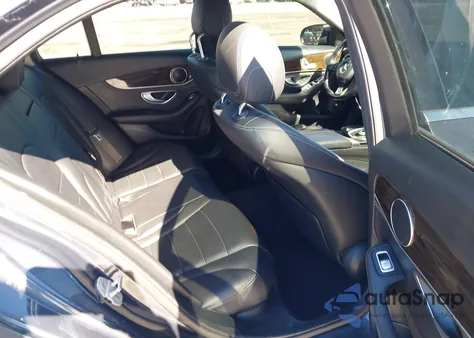 2015 Mercedes-Benz C 300 из США, поврежденный, VIN 55SWF4JB3FU070990